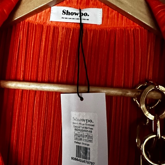 NWT Showpo oversized shirt/dress Orange in Colour with a gold style chain belt - Picture 7 of 9